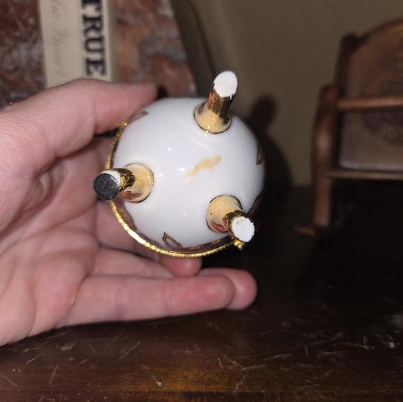 Vintage Porcelain Egg Trinker Box - Picture 5 of 6